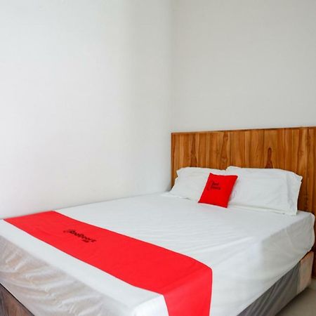 RedDoorz Plus Syariah near Stasiun Tegal 2 Bagian luar foto